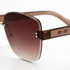 Fashionable polarized sunglasses with brown gradient lenses for UV protection, trendy and casual sunglasses for both men and women Application Scenario
